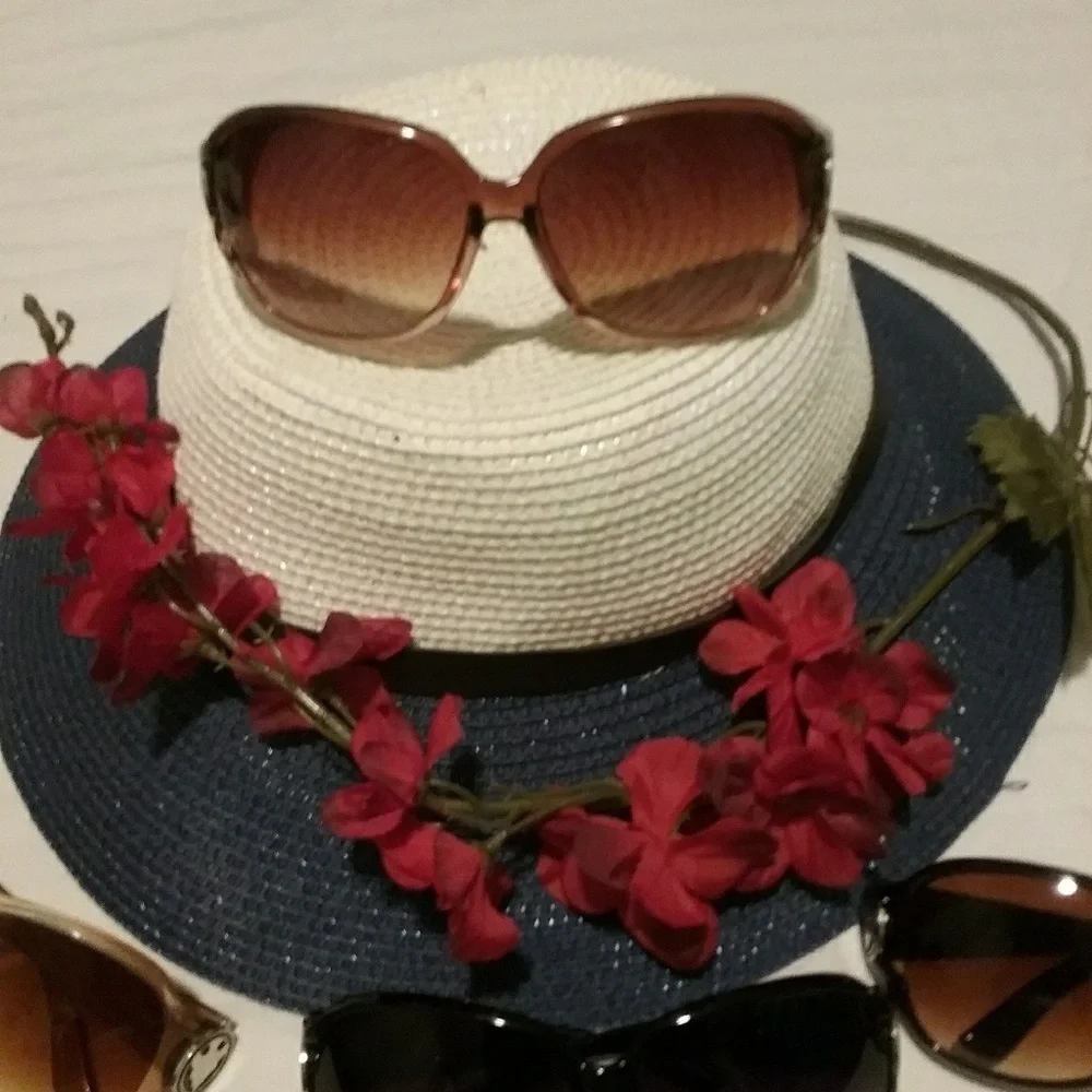 Brand new Gold fashionable sunglasses